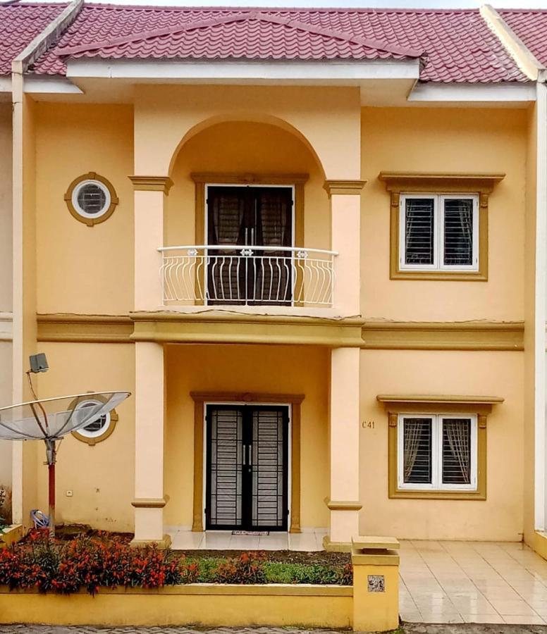 Villa Brastagi Resort Jalan Mimpin Tua Blok C No. 41 不拉士打宜 外观 照片