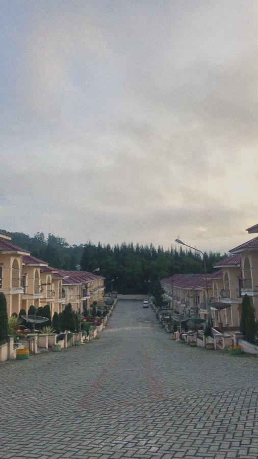 Villa Brastagi Resort Jalan Mimpin Tua Blok C No. 41 不拉士打宜 外观 照片