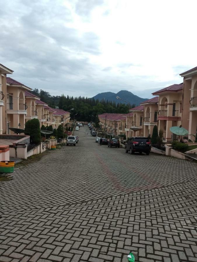 Villa Brastagi Resort Jalan Mimpin Tua Blok C No. 41 不拉士打宜 外观 照片