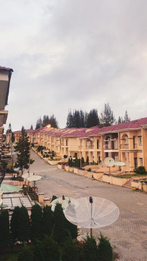 Villa Brastagi Resort Jalan Mimpin Tua Blok C No. 41 不拉士打宜 外观 照片